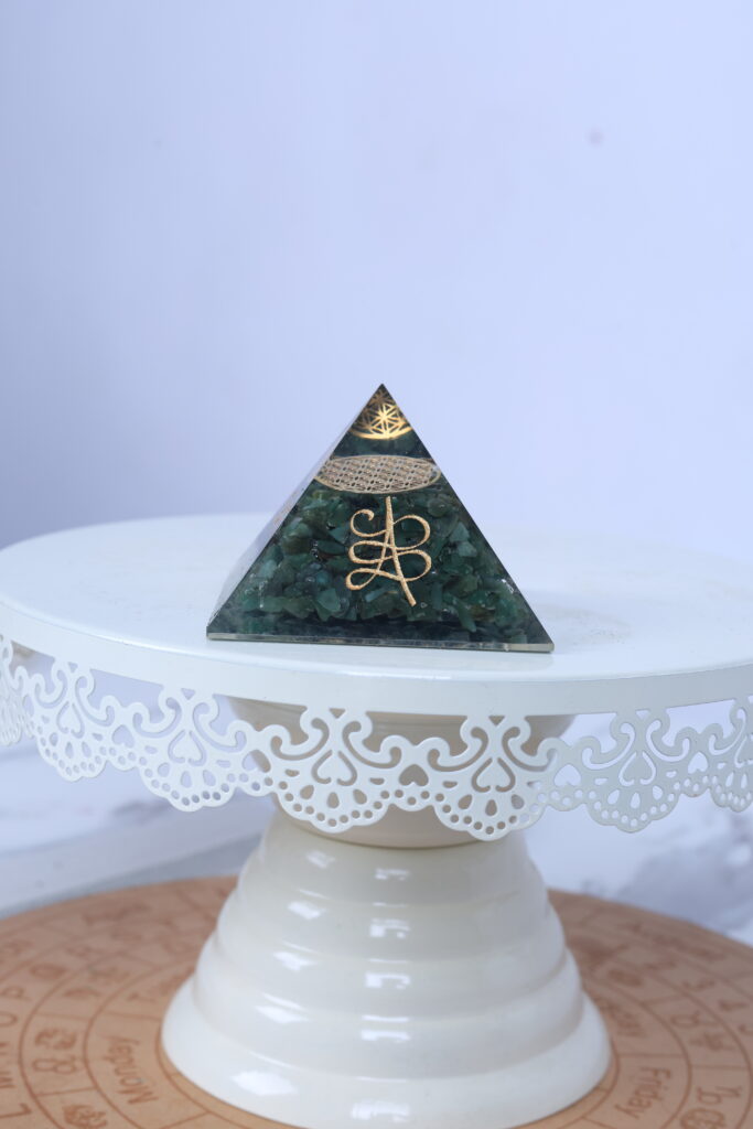 Green Aventurine Zibu Pyramid – image 1