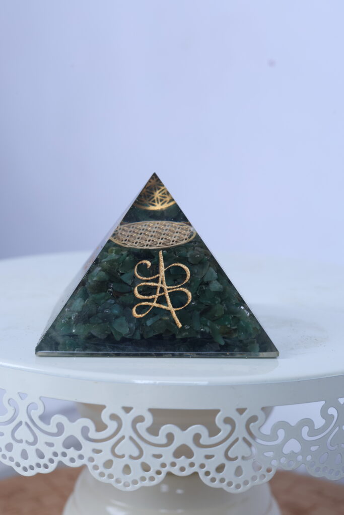 Green Aventurine Zibu Pyramid – image 3